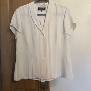 Jones New York Light Cream Short Sleeve Blouse